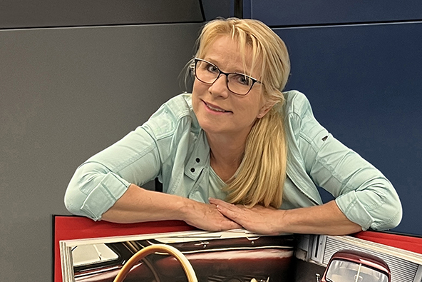 Das Bild zeigt Martina Brakemeier, Geschäftsführerin der Druckerei Gieselmann Medienhaus bei Potsdam.